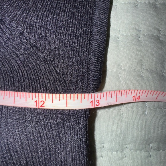 House of Harlow Chic stretchy Black Knit Top with White Trim. Size XS. NWT - Picture 4 of 11